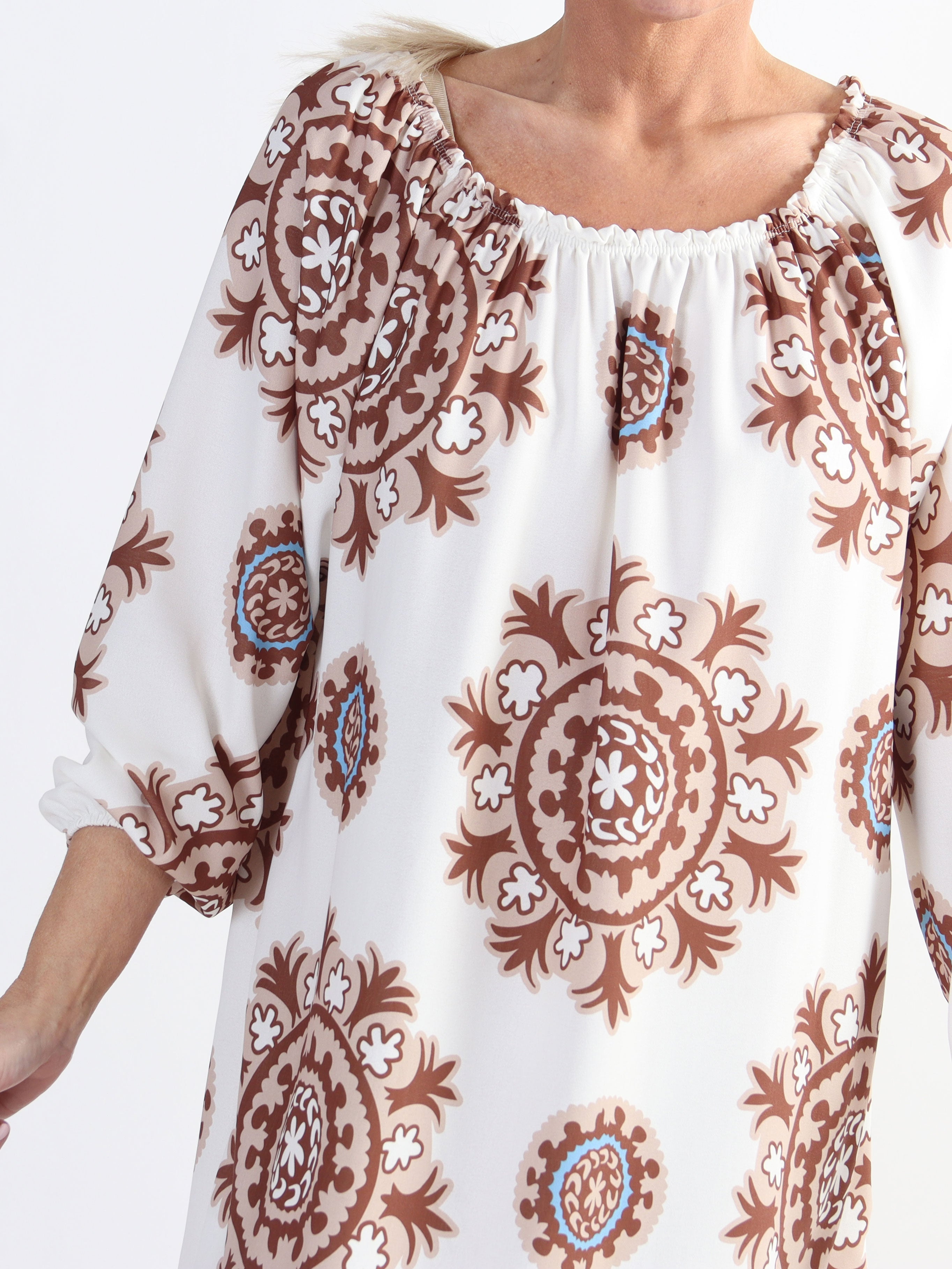 Paulina - Långärmad klänning i plus size med elastisk halsringning